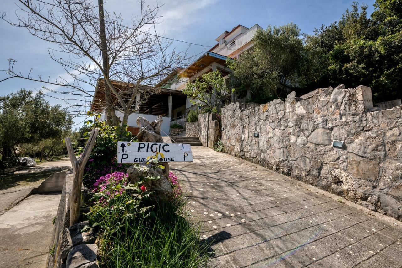 Picic Guesthouse Luka  Exterior foto